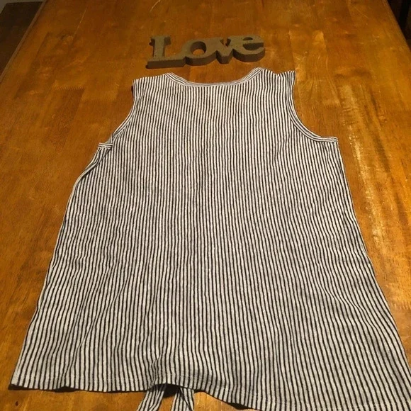 Rachel Zoe button down linen top, tie front - Picture 16 of 17